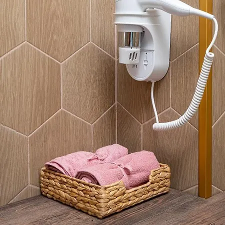 Amazon - Deluxe One Bedroom *