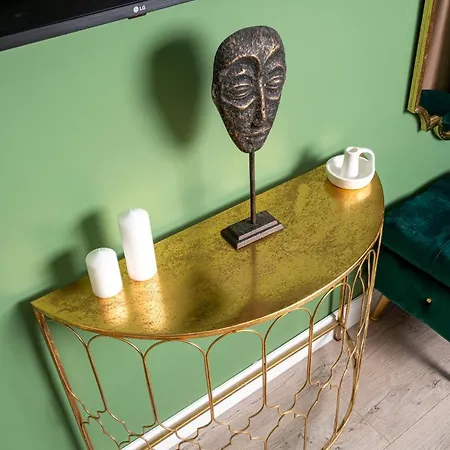 Amazon - Deluxe One Bedroom *